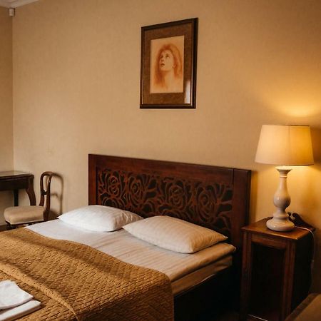 British Club Lviv Hotel Bagian luar foto