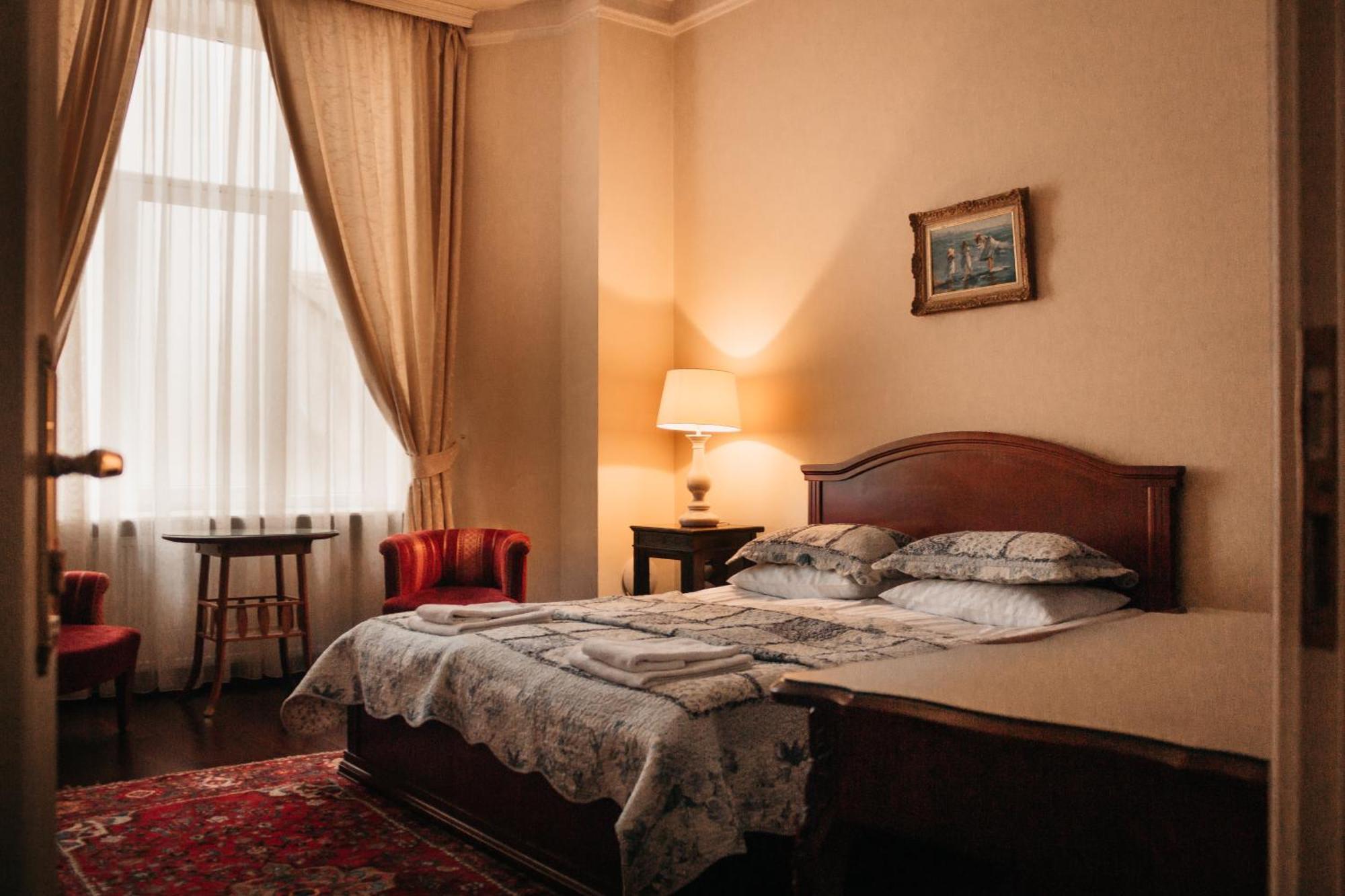 British Club Lviv Hotel Bagian luar foto