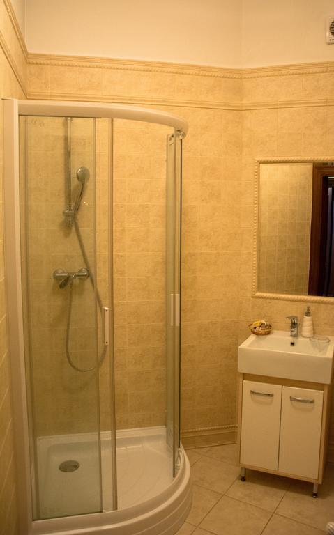 British Club Lviv Hotel Bagian luar foto
