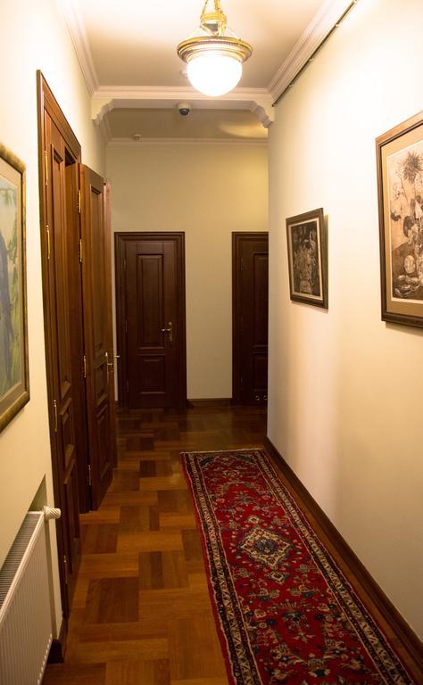 British Club Lviv Hotel Bagian luar foto