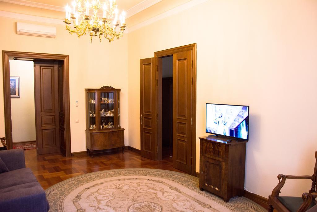 British Club Lviv Hotel Bagian luar foto