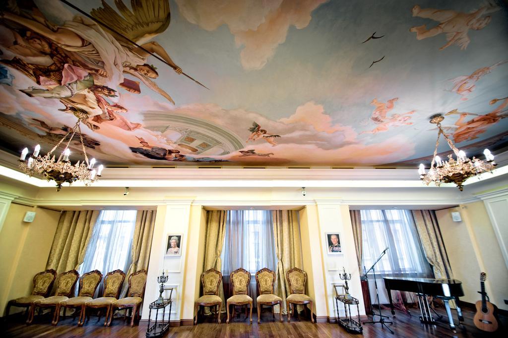 British Club Lviv Hotel Bagian luar foto