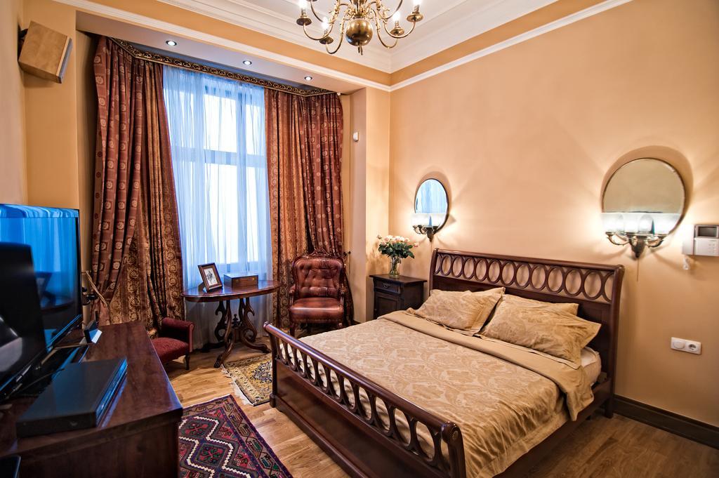 British Club Lviv Hotel Bagian luar foto