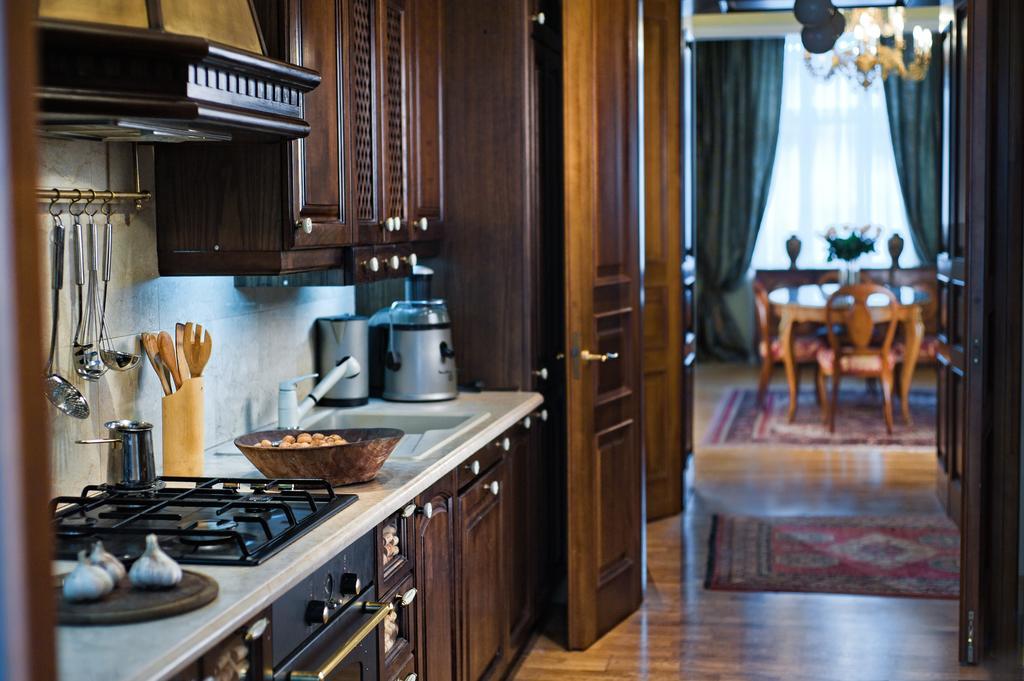 British Club Lviv Hotel Bagian luar foto