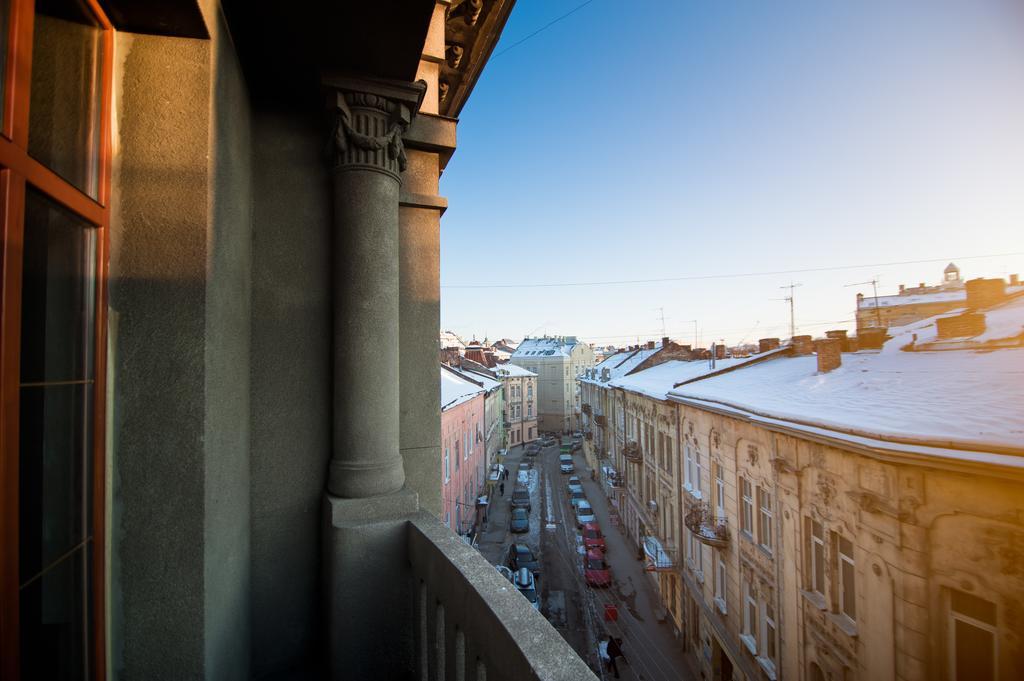 British Club Lviv Hotel Bagian luar foto