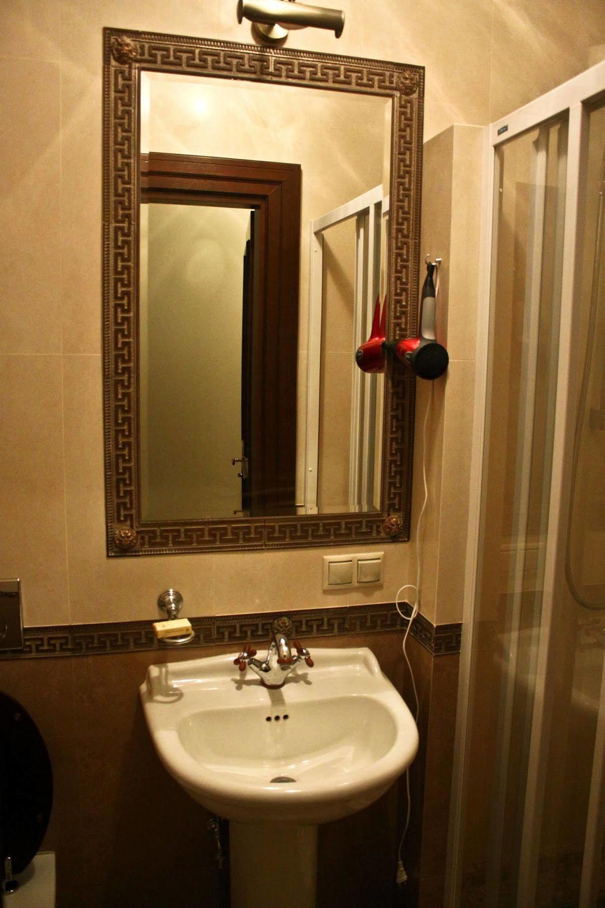 British Club Lviv Hotel Bagian luar foto
