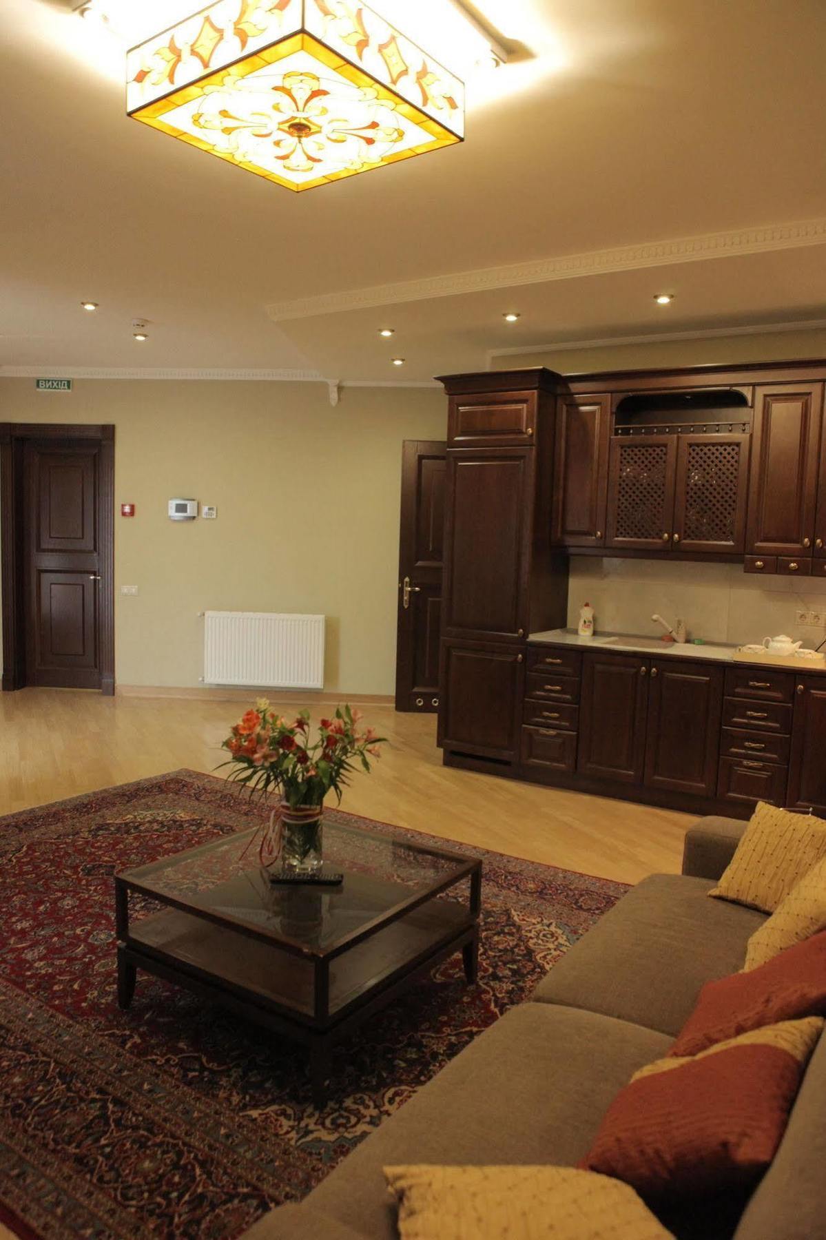 British Club Lviv Hotel Bagian luar foto