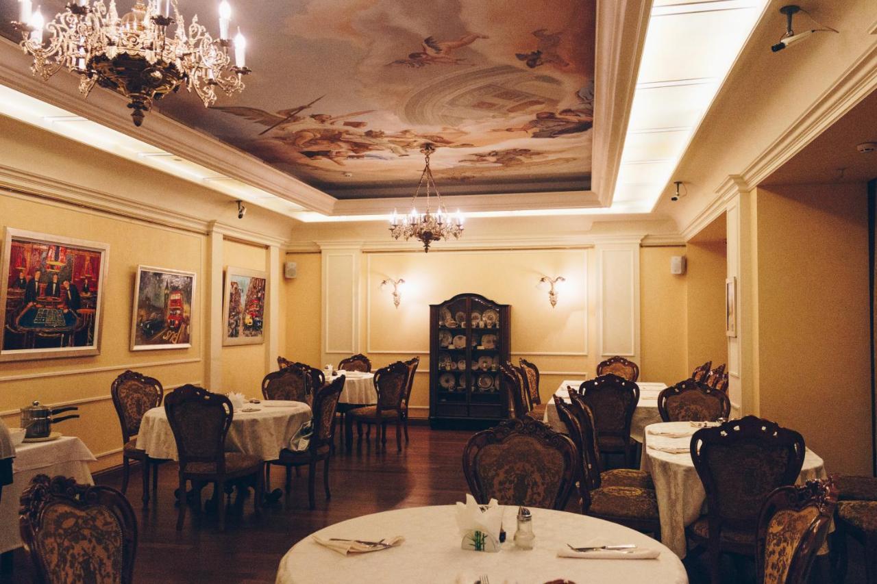 British Club Lviv Hotel Bagian luar foto