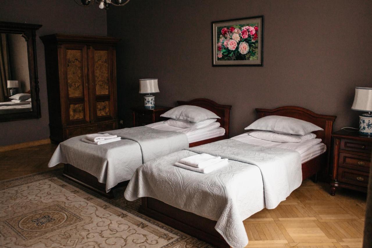 British Club Lviv Hotel Bagian luar foto