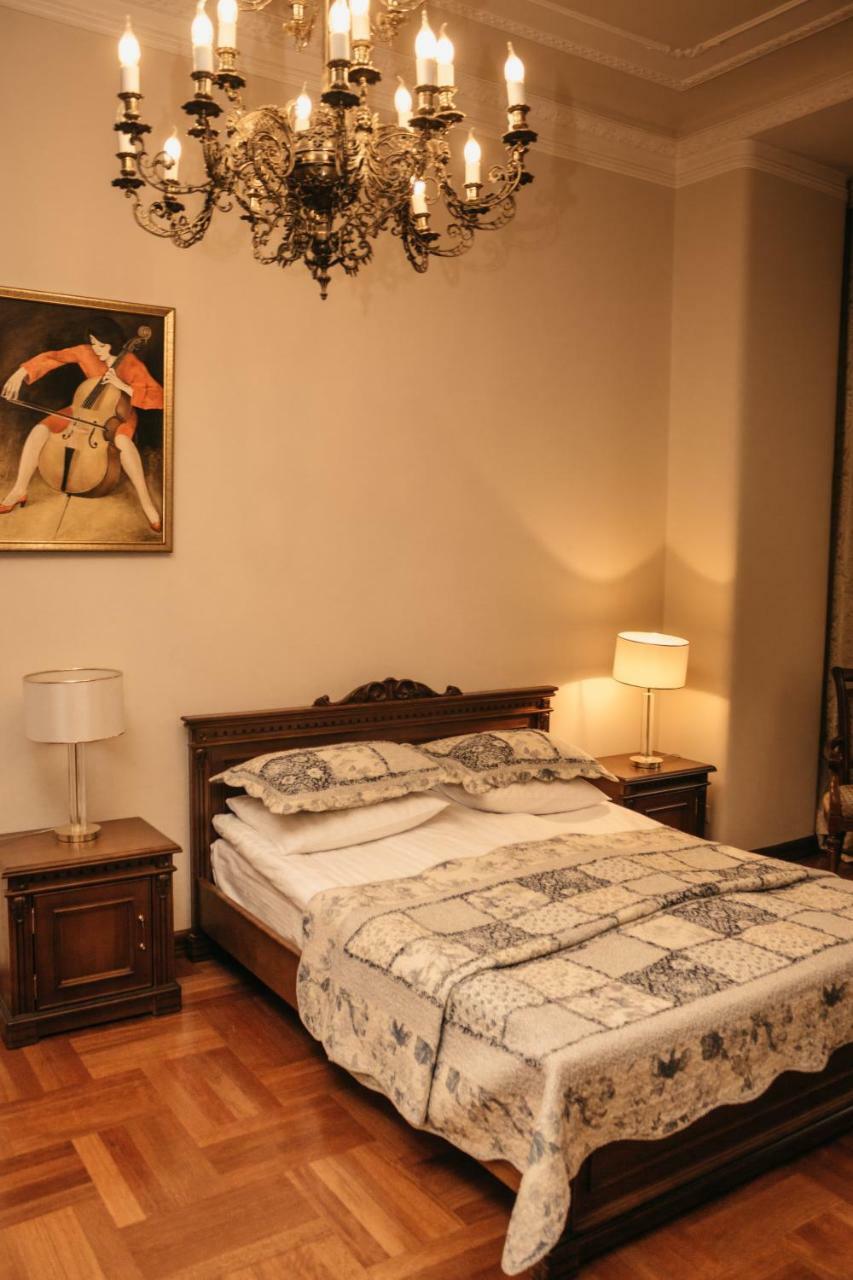 British Club Lviv Hotel Bagian luar foto