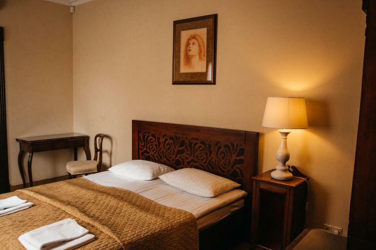 British Club Lviv Hotel Bagian luar foto
