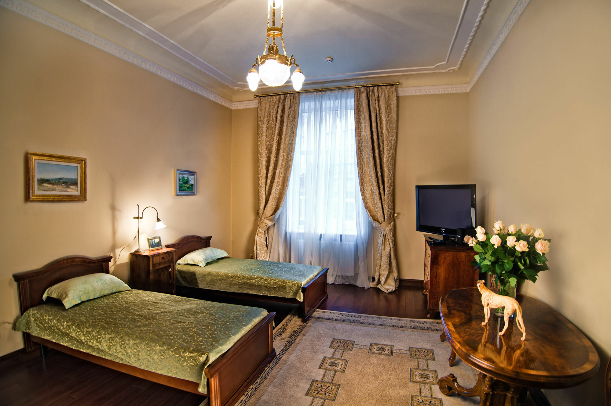 British Club Lviv Hotel Bagian luar foto