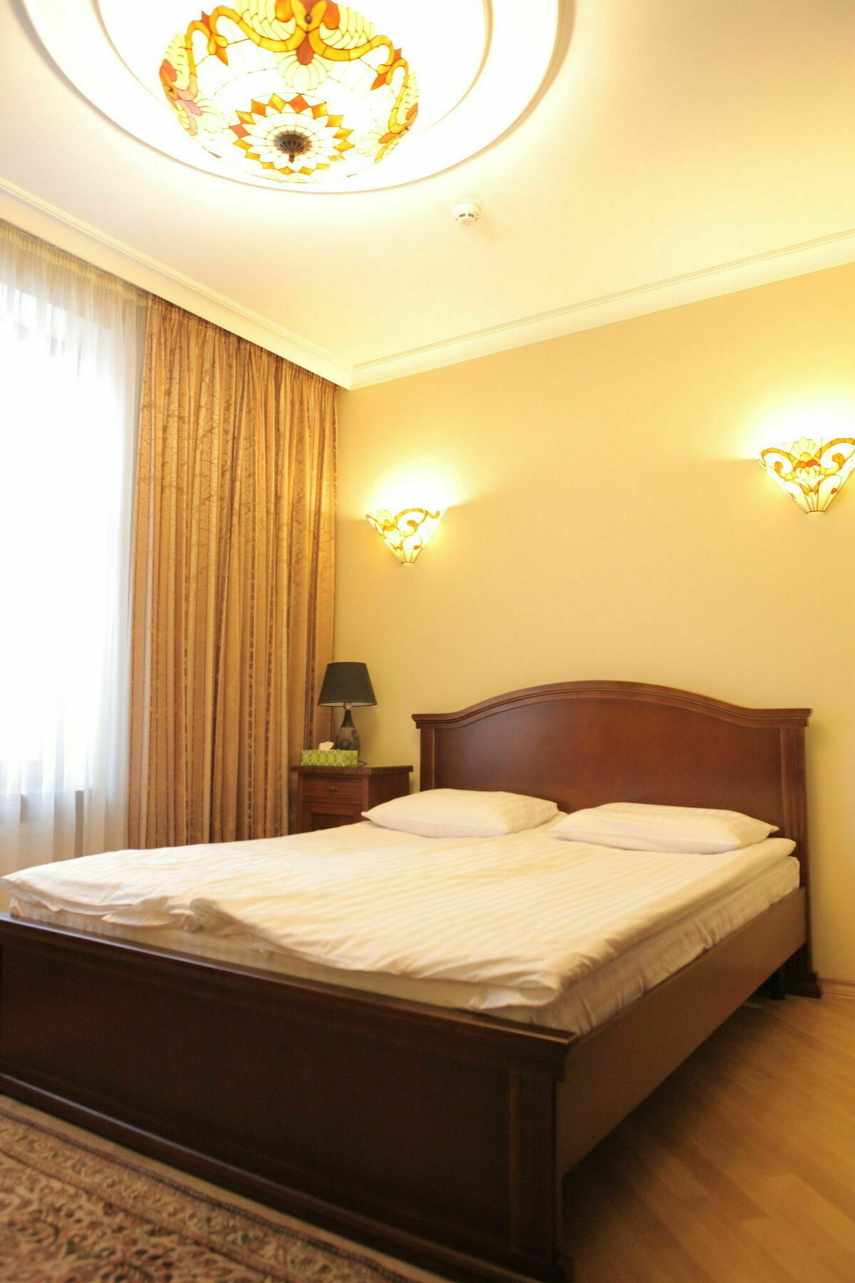 British Club Lviv Hotel Bagian luar foto